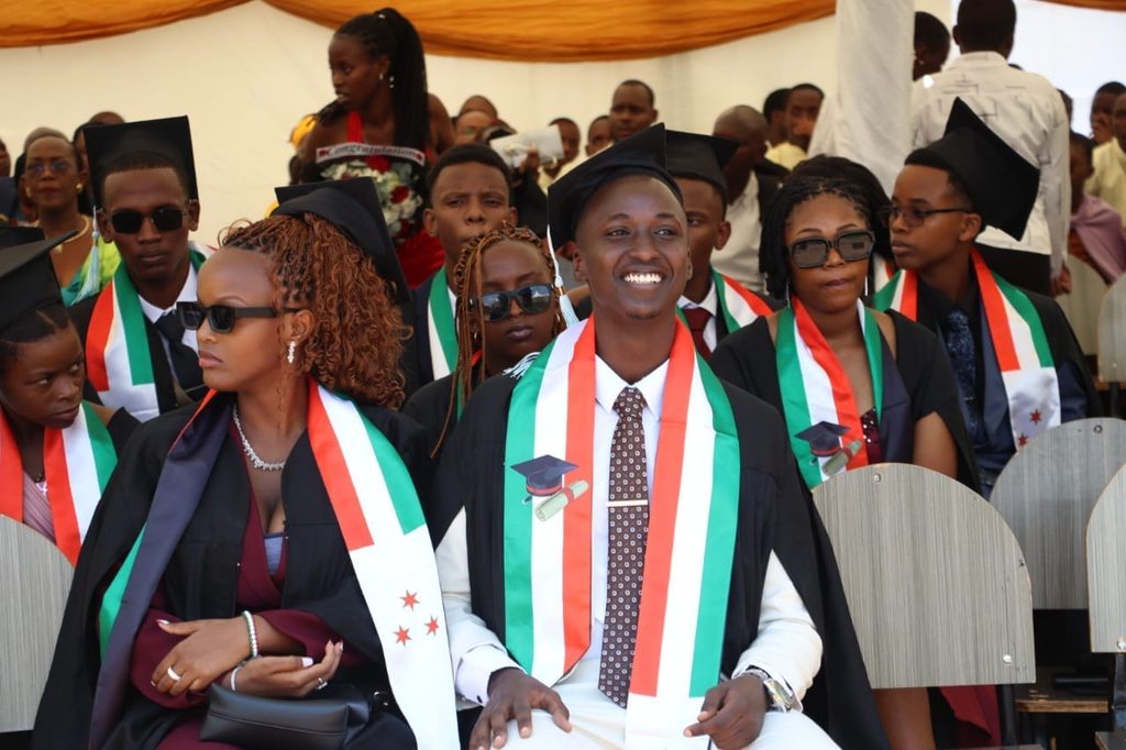 Cérémonie de remise de diplômes à l'Ecole Amis des Enfants de Matana