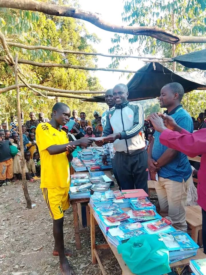 Gaharo Hill Natives Reward Top Students with School Kits