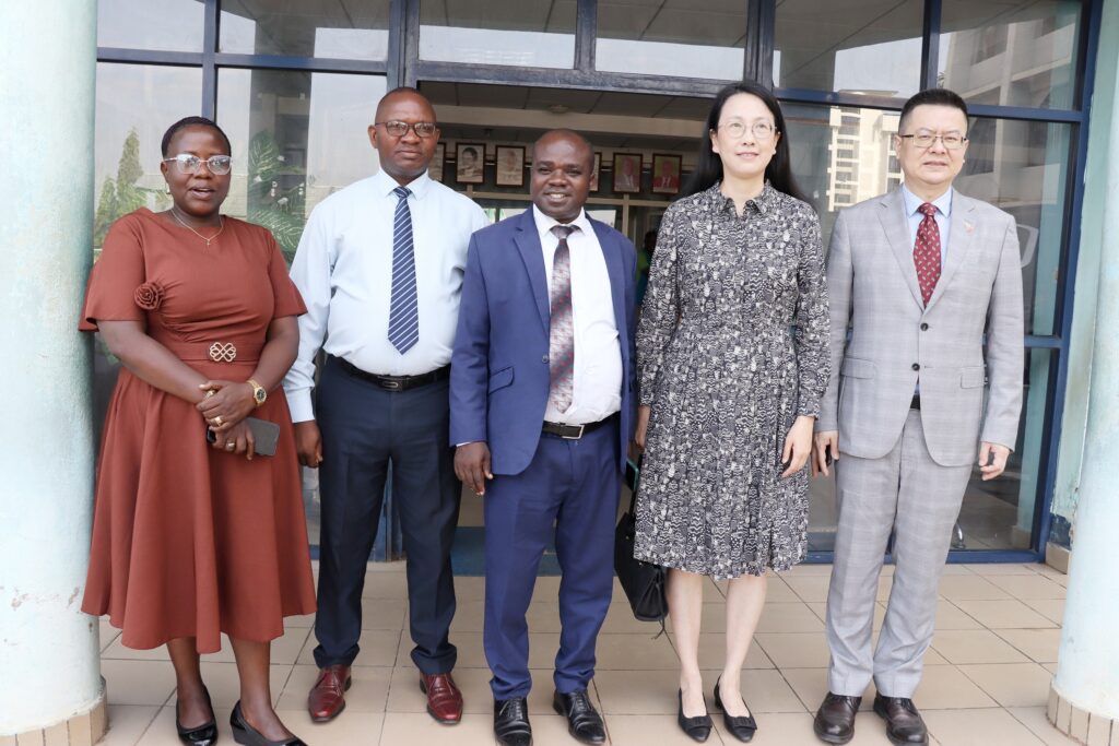 Chinese Ambassador Visits Burundi Newspaper to Boost Collaboration