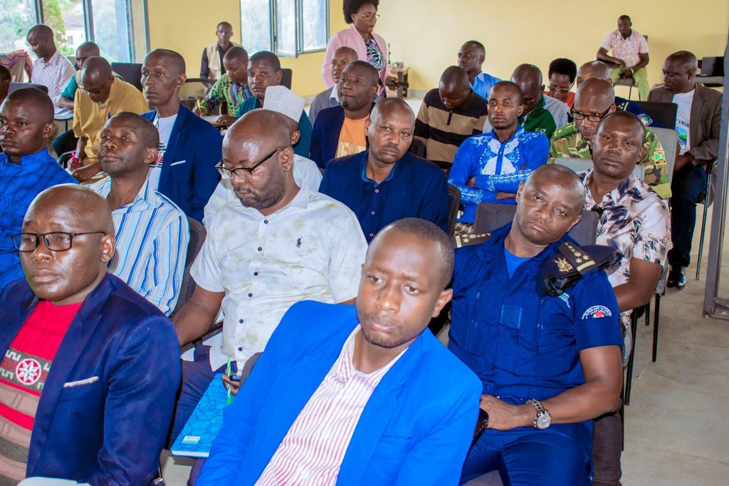 Governor Parfait Mboninyibuka Chairs Security Meeting in Burunga Province